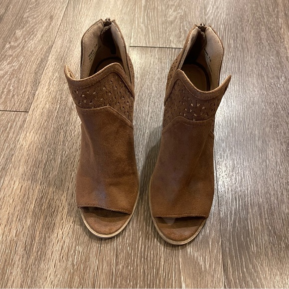 Report Booties - Picture 2 of 8